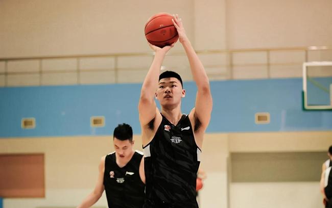 爱博体育 -集结日西甲传出新动向，北京首钢伤情更新，管理层表态：媒体盛赞，轮换策略成焦点的简单介绍