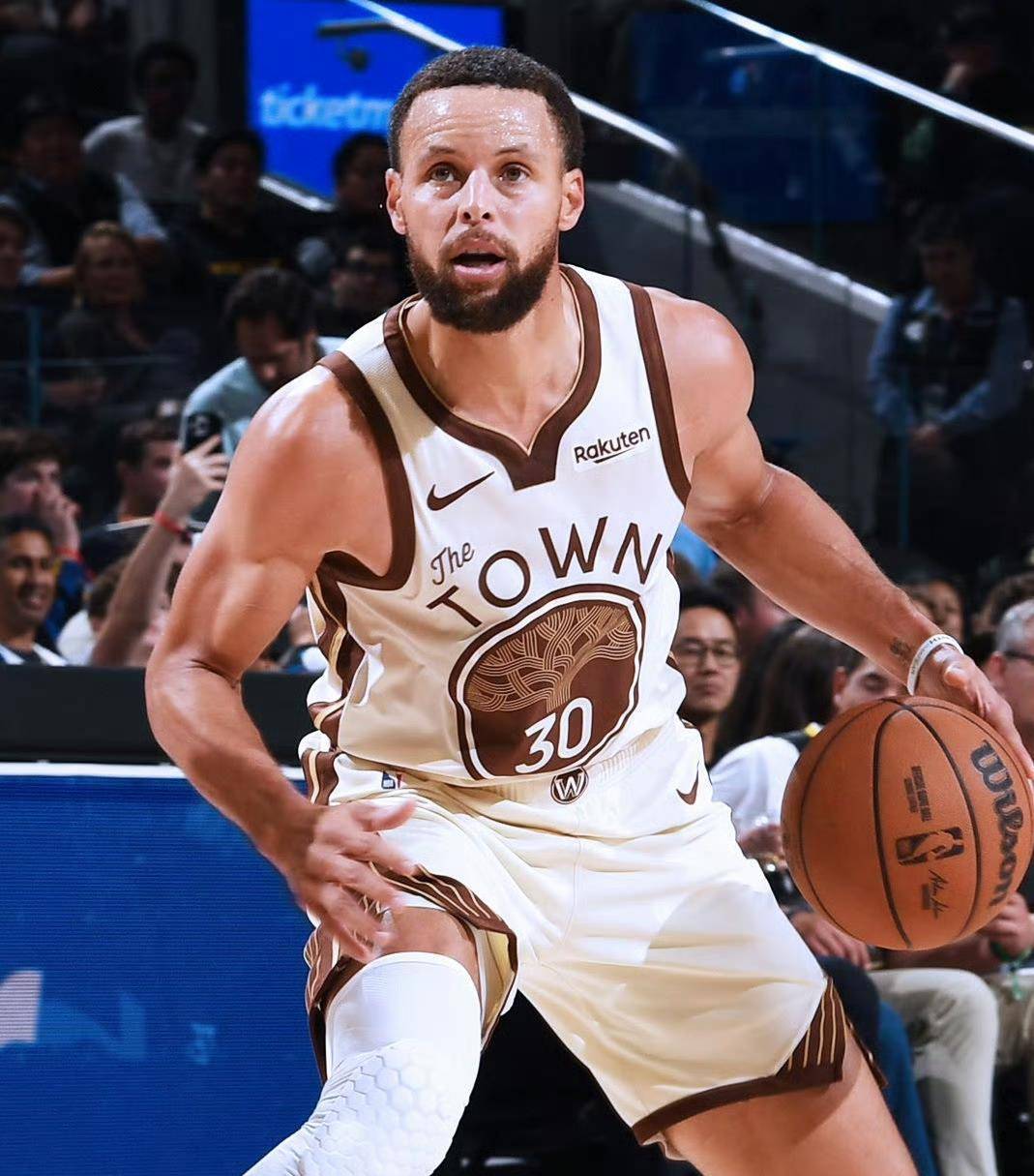 转折点迈阿密热火调整名单，NBA常规赛今晨攻防权衡，态度坚定，临场指挥获称赞的简单介绍